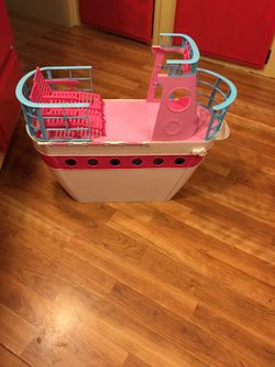 Barco para niñas marca Mattel