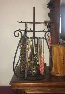 Jewelry holder with necklaces