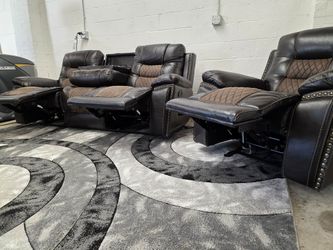 Stunning Theater Reclining Set
Delivery options available!