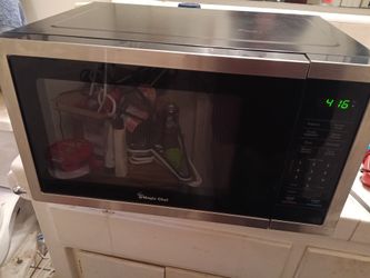 Magic Chef 0.9 CF counter top microwave oven