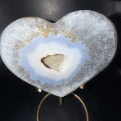 UV Reactive Druzy Heart Agate on Stand 