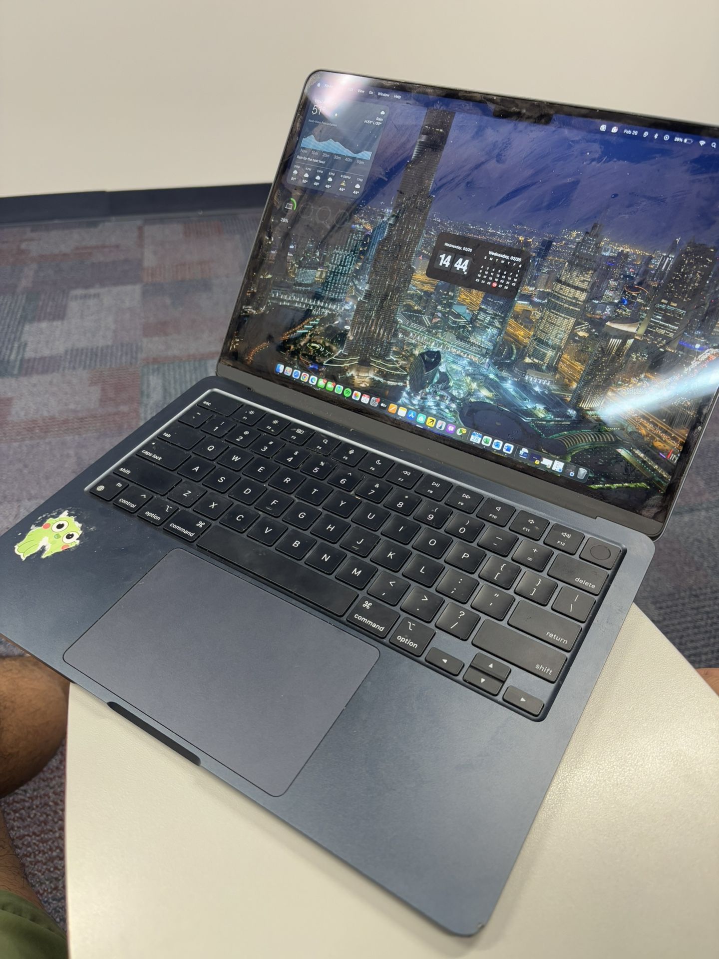 M2 MacBook Air 512 SSD 10 CORE GPU 8GB RAM