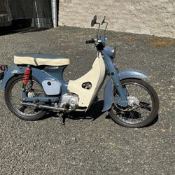 Vintage 1961 Honda CA 100 Super Cub