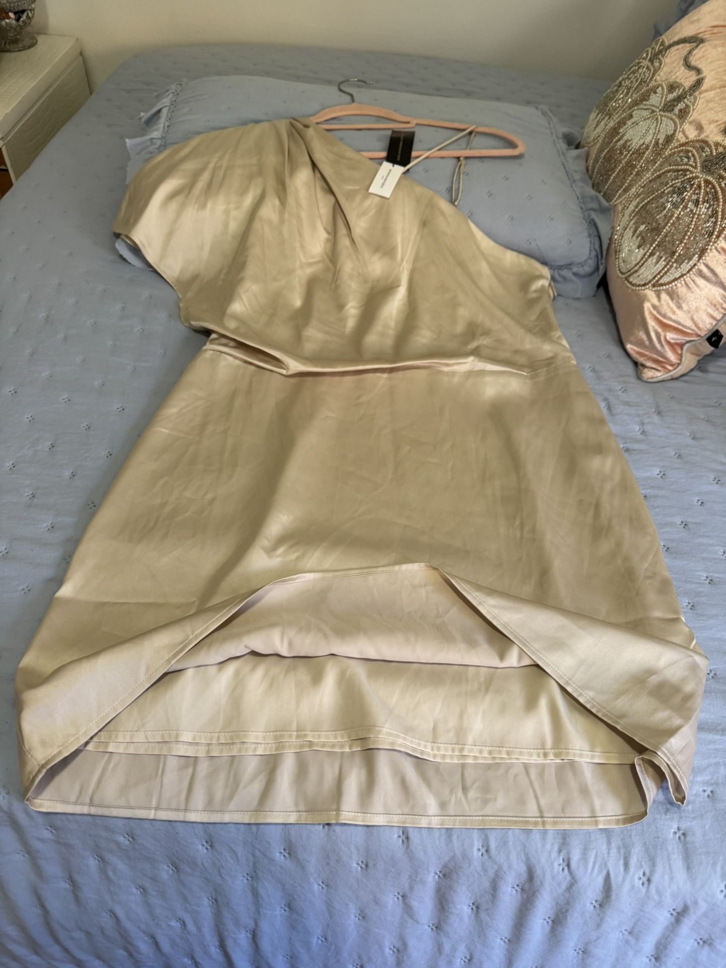 Banana Republic One Showlder Satin Dress Size 14, runs small like a size Large, New Whit Tags