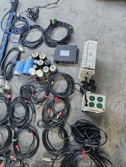 Cables XLR DE DIFERENTES TAMAÑOS Y CONECTORES DE LUZ Y MUCHAS COSAS MÁS