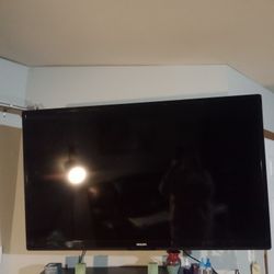 Smart TV With Wall Mount Assembly 