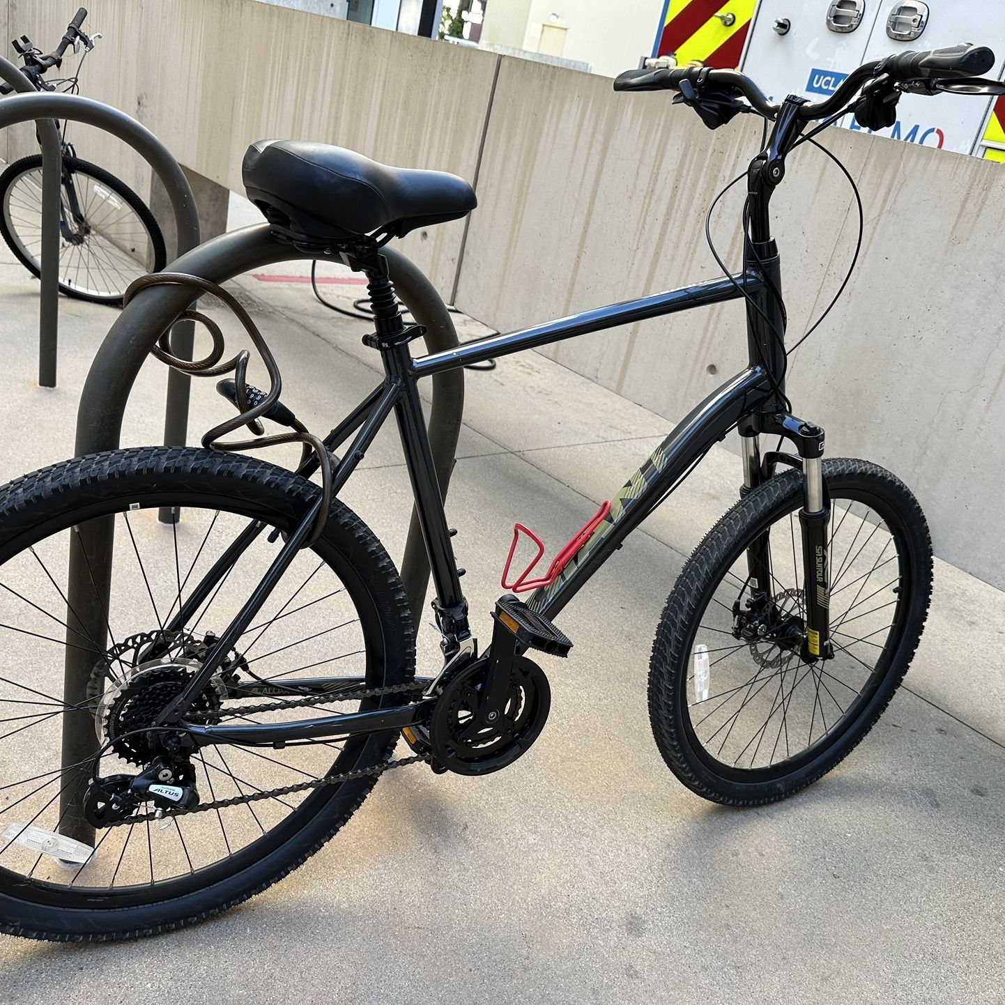 GIANT SEDONA DX XL frame retail 600 Ergonomic All Terrain Bike for Sale in Fullerton CA OfferUp