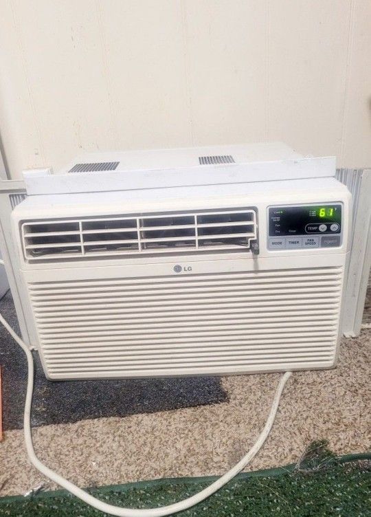 8OOO Btu Ac LG Air Conditioner