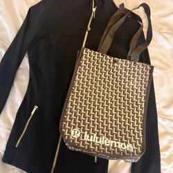 Black Lululemon Gold Zipper 