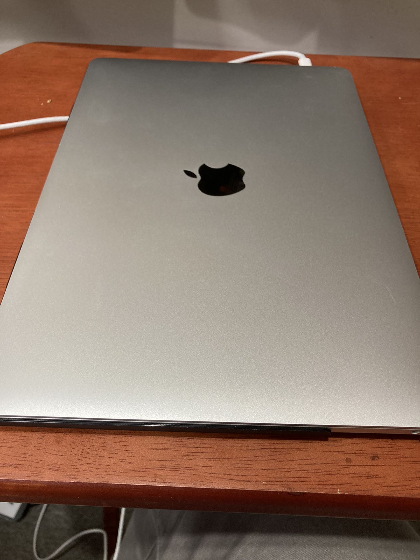 MacBook Pro 13 Inch 2020 Two Thunderbolt 3 Ports