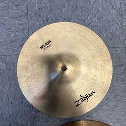 2 Cymbals And Sticks Set