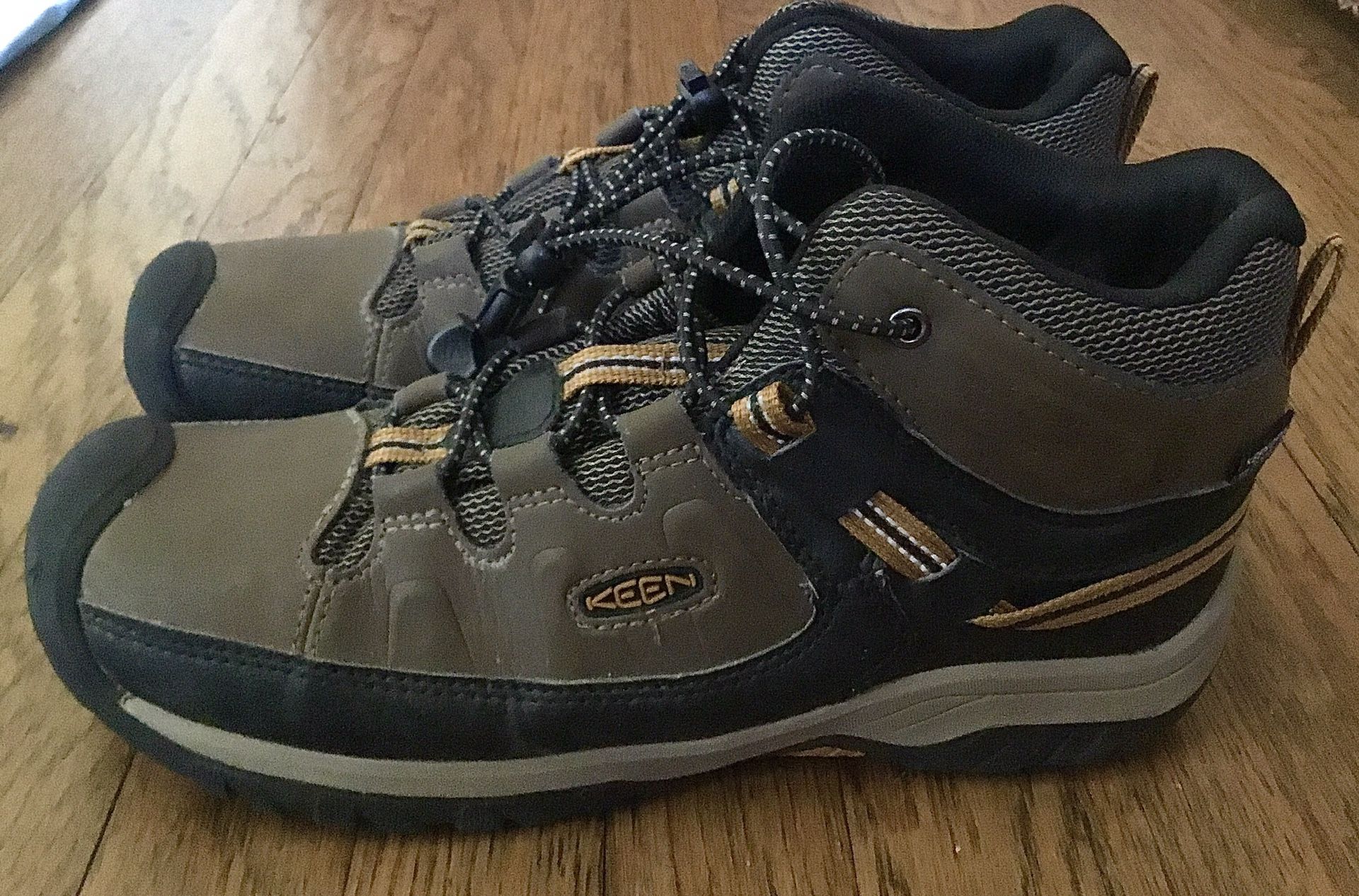 KEEN LEATHER HIKING BOOTS