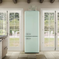 Refrigerator Smeg FAB32ULPG3 Retro-Style Refrigerator – Pastel Green – Excellent Condition