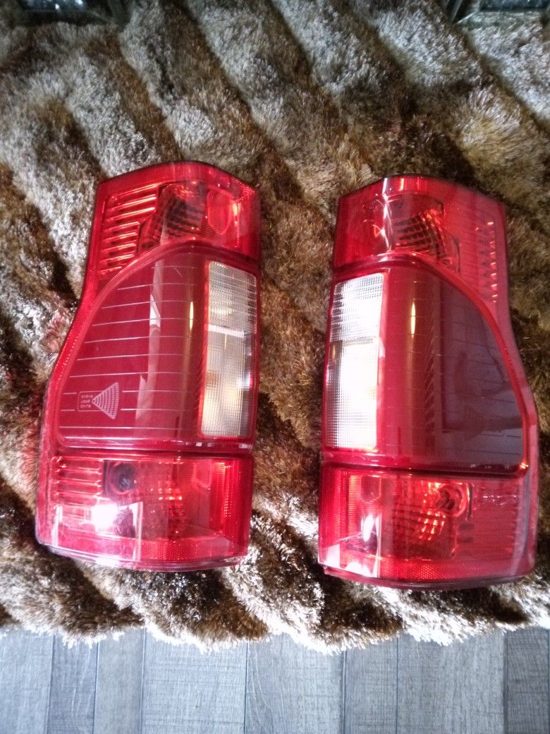 2019-2023 Ford f-250 Taillights Led
 luces tracera

Taillights Led para Ford F-250 del 2019 al 2023 
