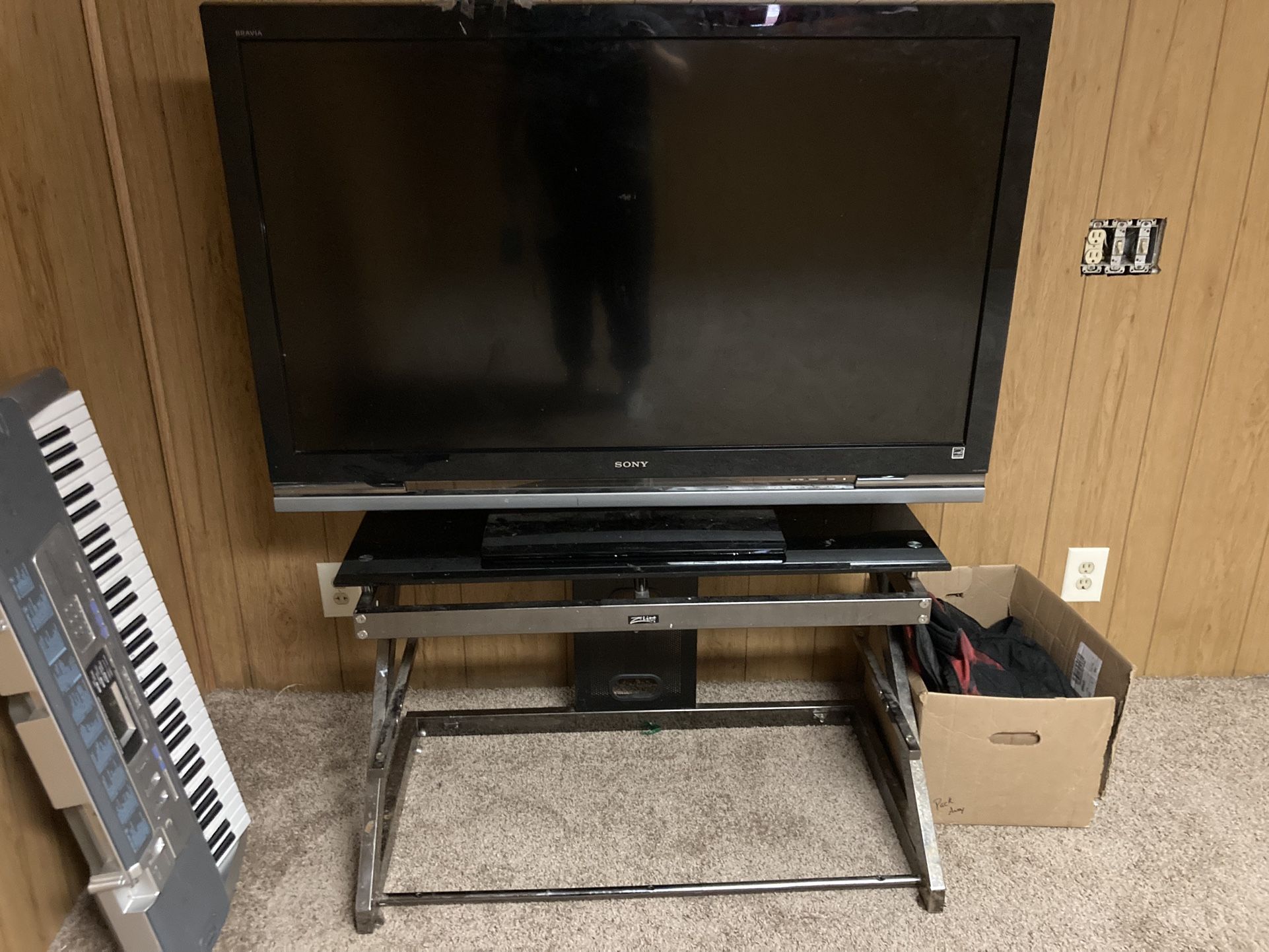 52in Flatscreen/ Entertainment Center