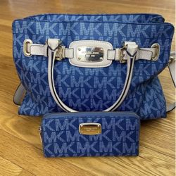 Micheal Kors Purse And Wallet 