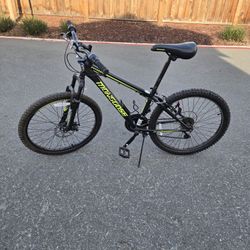 Mongoose Excursion Mountain Bike ( + spare tire)