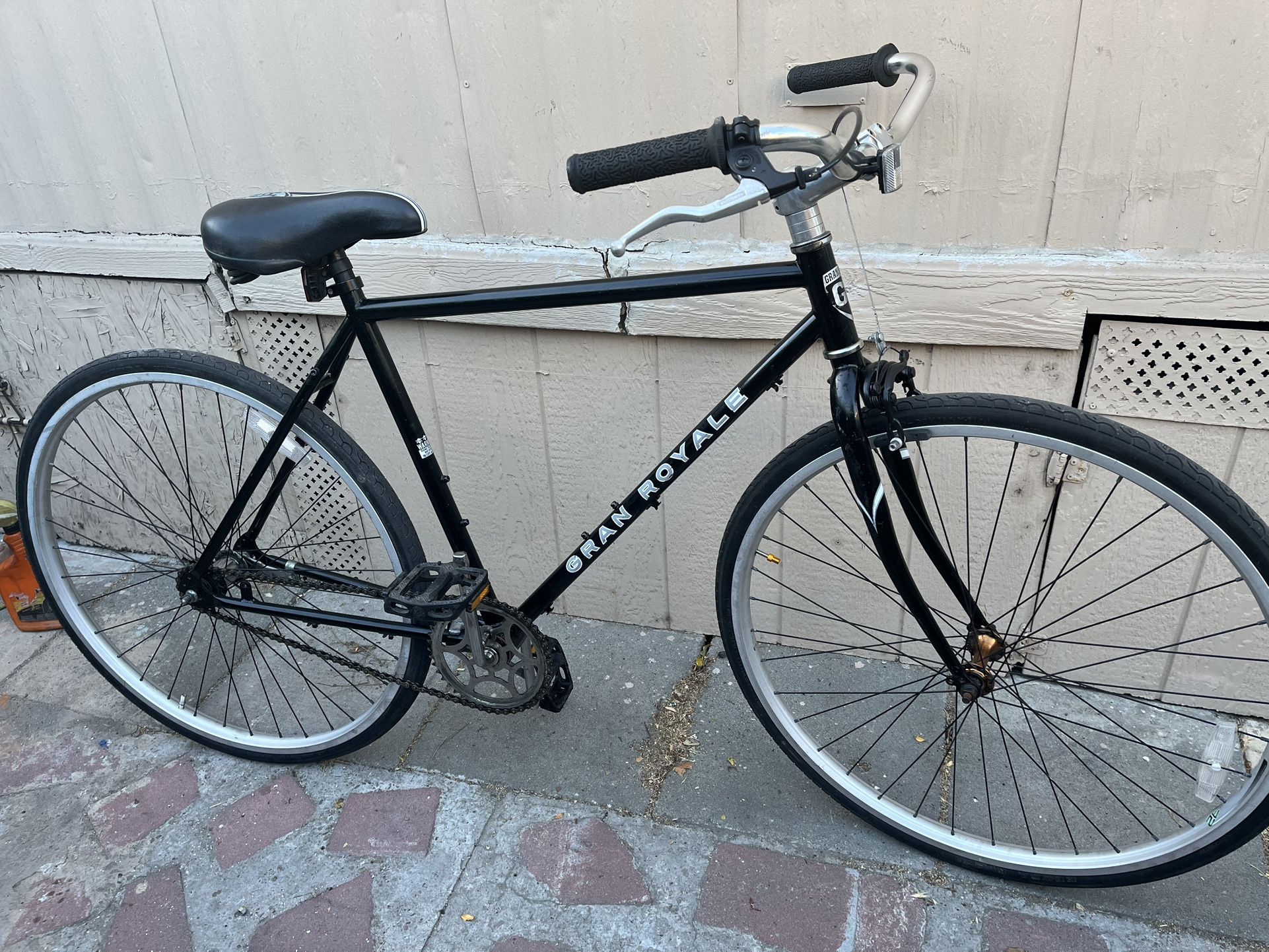 nice bike evryting work tires size 28