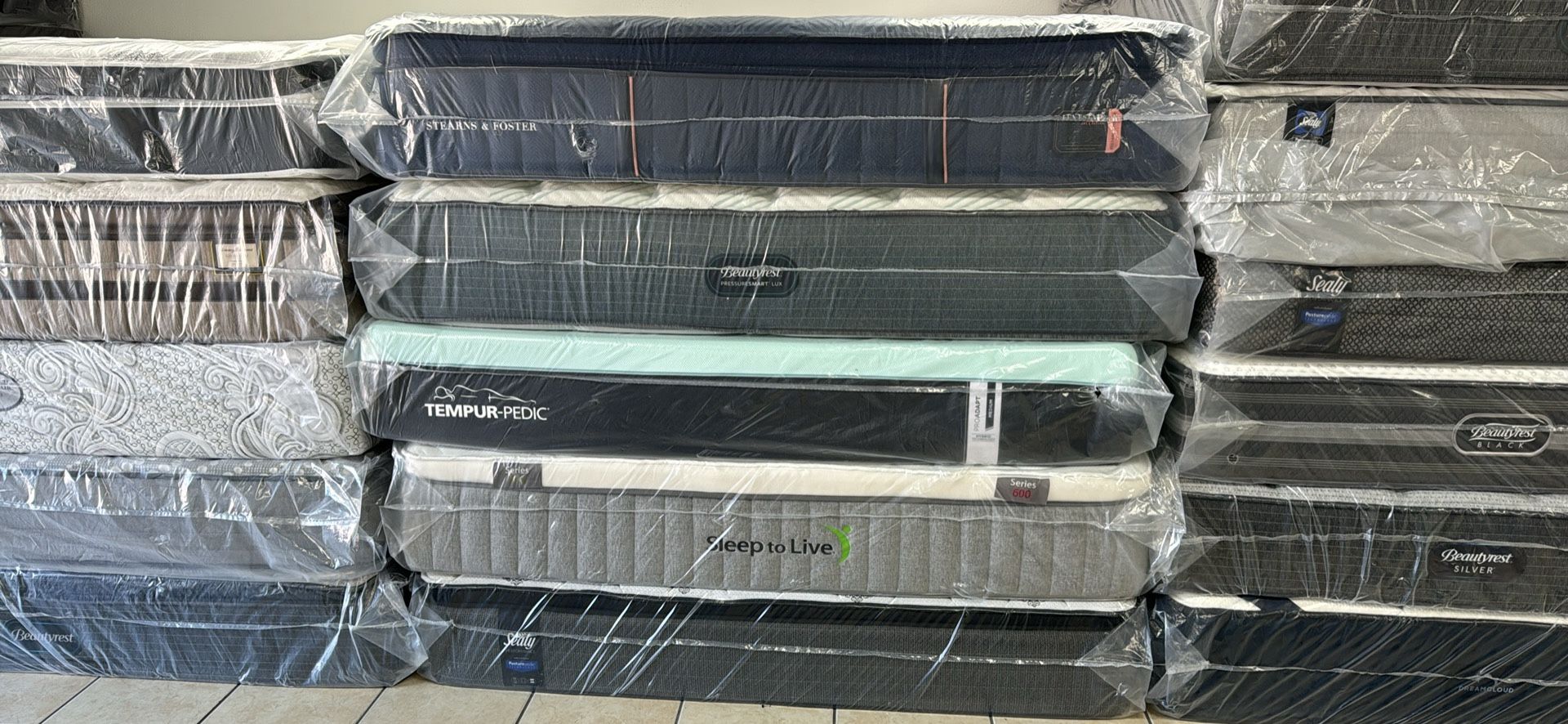 King Mattresses On Closeout Name Brands Heavily Discounted Available