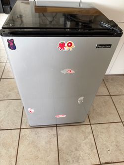 Magic Chef mini fridge