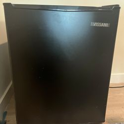 Vissani Refrigerator Almost New Just Use For Two Months .