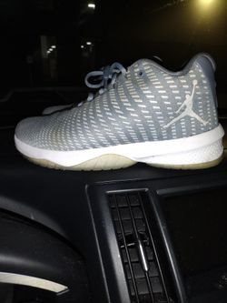 Size 9 JORDAN B FLY