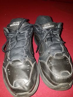 Men's size 10 Nike sneakers
