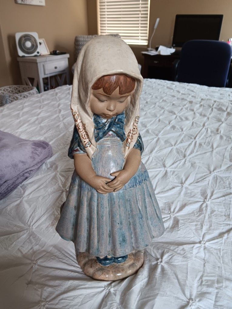 Lladro Girl With Prayer Shawl
