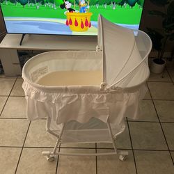 Delta Children Deluxe Soothing Dreams Bassinet - White