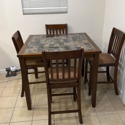 Kitchen Table And 4 Chairs 
