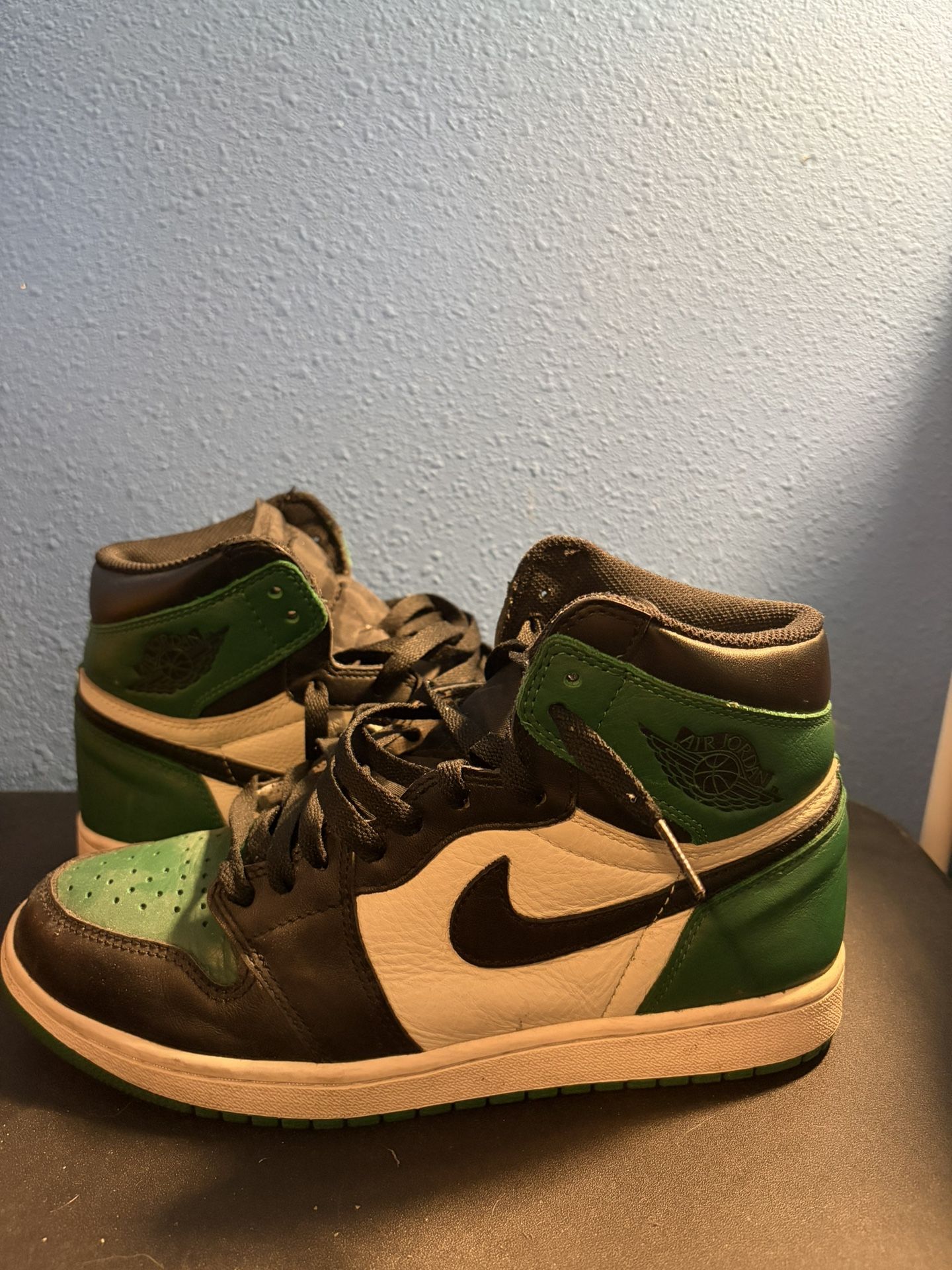 Jordan 1 Pine green 1.0 size 9