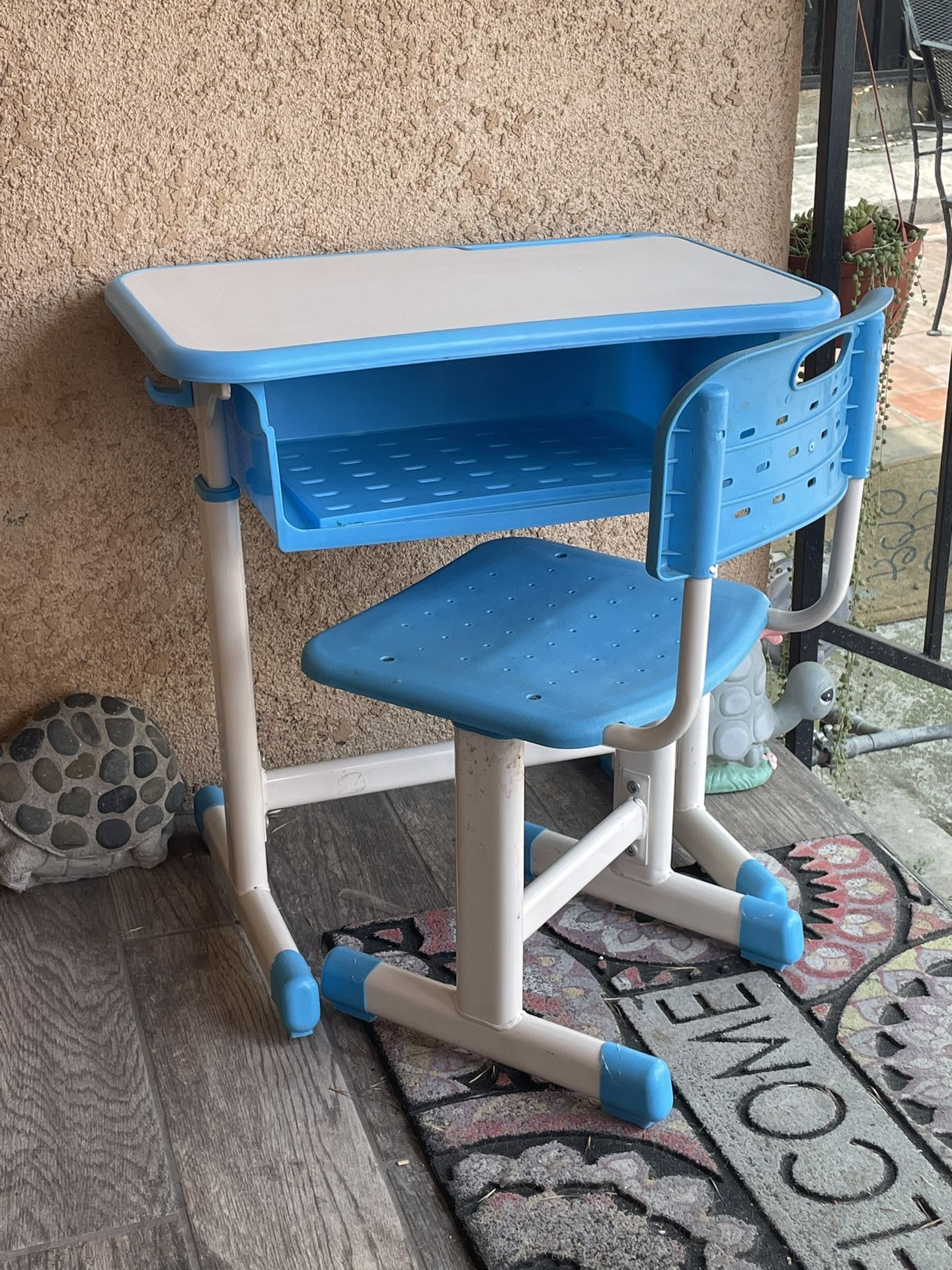 Kids Small Desk & Chair