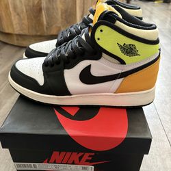 Pre-owned Jordan 1 green volt size 6.5Y