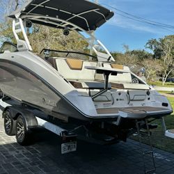 2023 Yamaha 252SD like new 