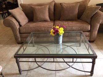 Beautiful high end sofa with pull out bed in excellent condition