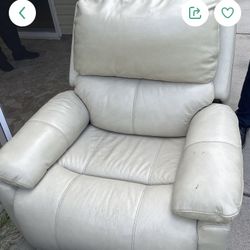 Beautiful Newly Looking Chairs And Desks (ASK ABOUT A PRICE)