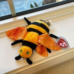 Buzzie The Bumble Bee 2001 Ty Beanie Baby Mint Condition with all tags attached