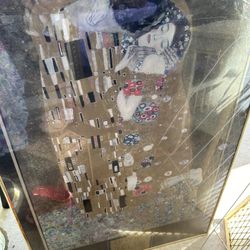 The kiss wall picture