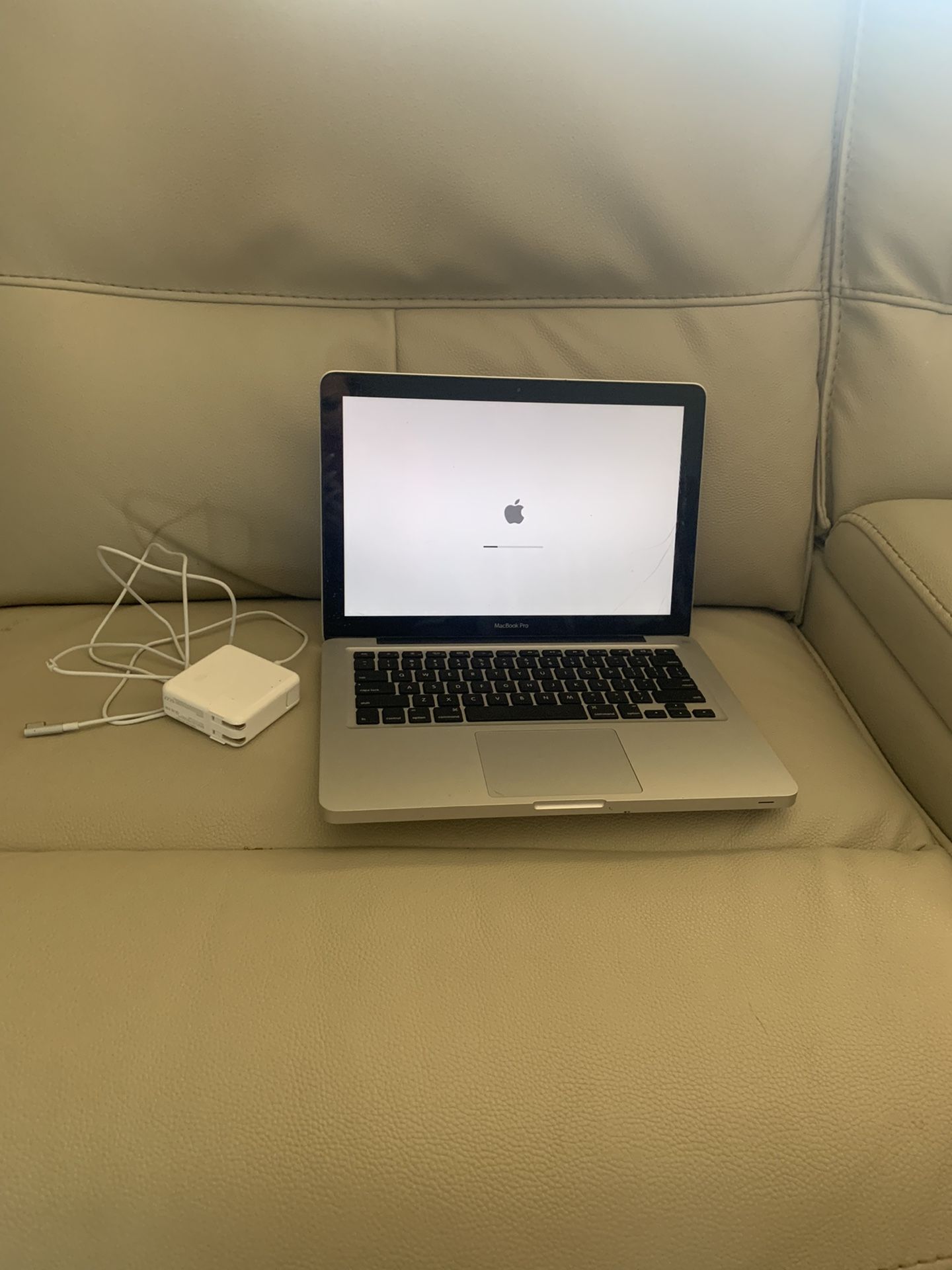 Apple MacBook Pro W/Charger