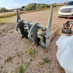 Case IH fork attachment - like new
