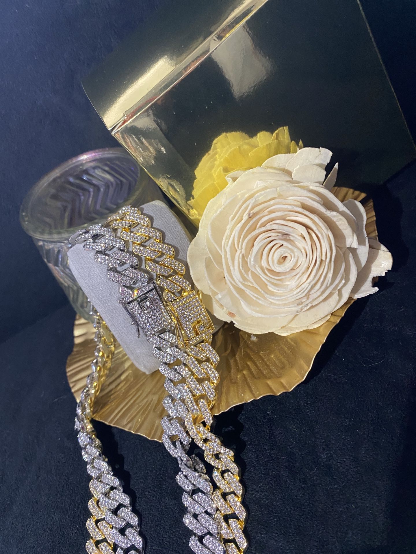 Yellow and white lab stones Two 20 inch Italiano links