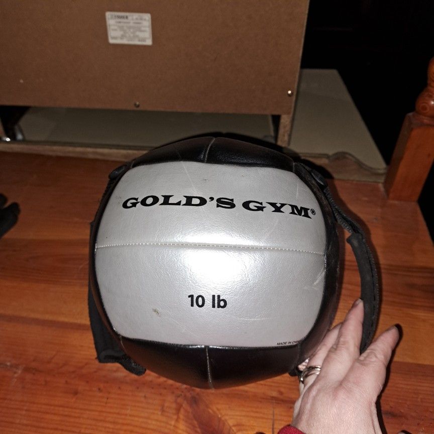 Golds Gym 10 Pound Medicine Ball
