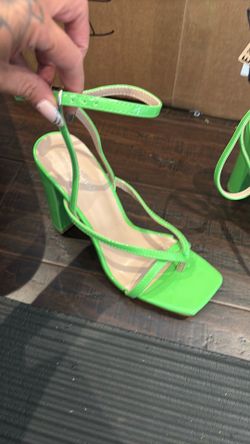Top Moda Neon Green Patent Block Heel Sandals – Women’s Size 7