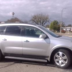 2011 Chevy Traverse LT sport utility 4d