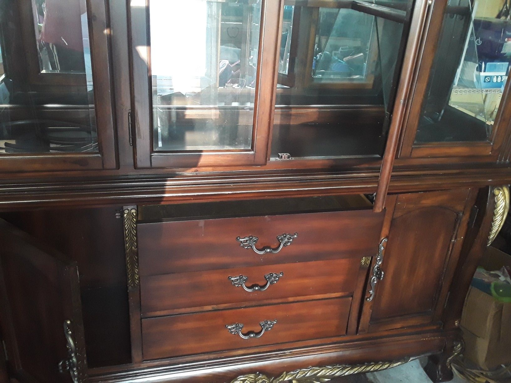 China cabinet/Hutch