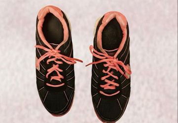 ADIDAS WOMEN'S ESSENTIAL STAR II (ART M19918) IN US SIZE 11.
FOR A COMFORTABLE AND STYLISH WORKOUT.