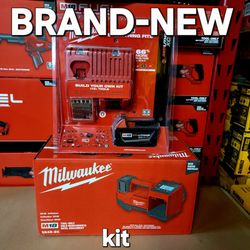 Milwaukee
M18 18-Volt Lithium-Ion Cordless Electric Portable Inflator w/ 5.0 ah Starter Kit