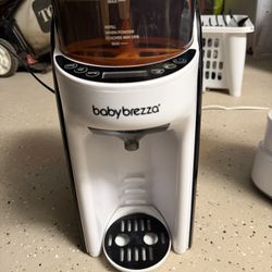 Baby Breezy Formula Maker 