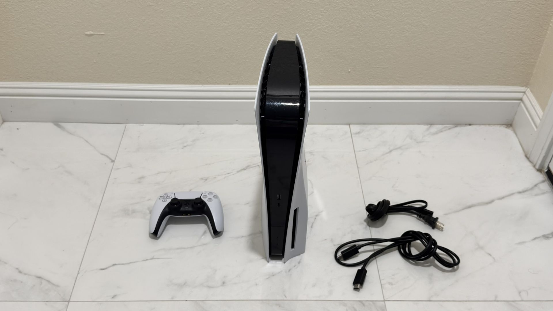 Sony PlayStation 5 (PS5)