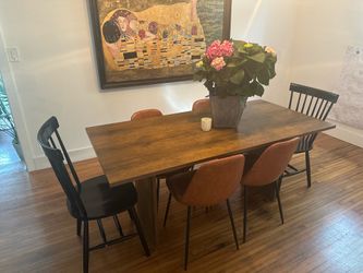 Table and 5 chairs !